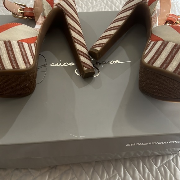 Jessica Simpson - Picture 2 of 4